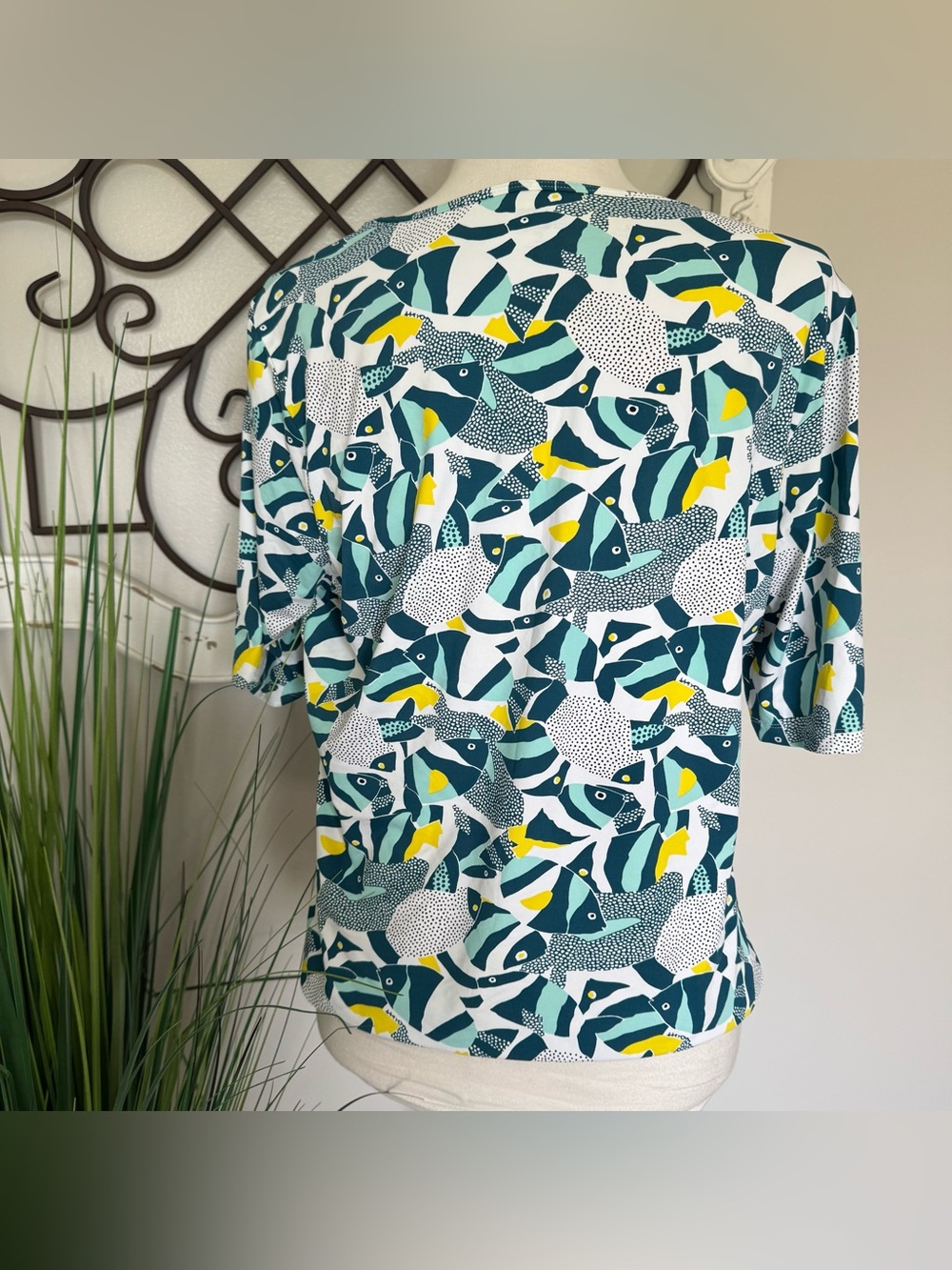 LANDS’ END Size Large Women’s Rash Guard - Fish Print - Picture 3 of 5
